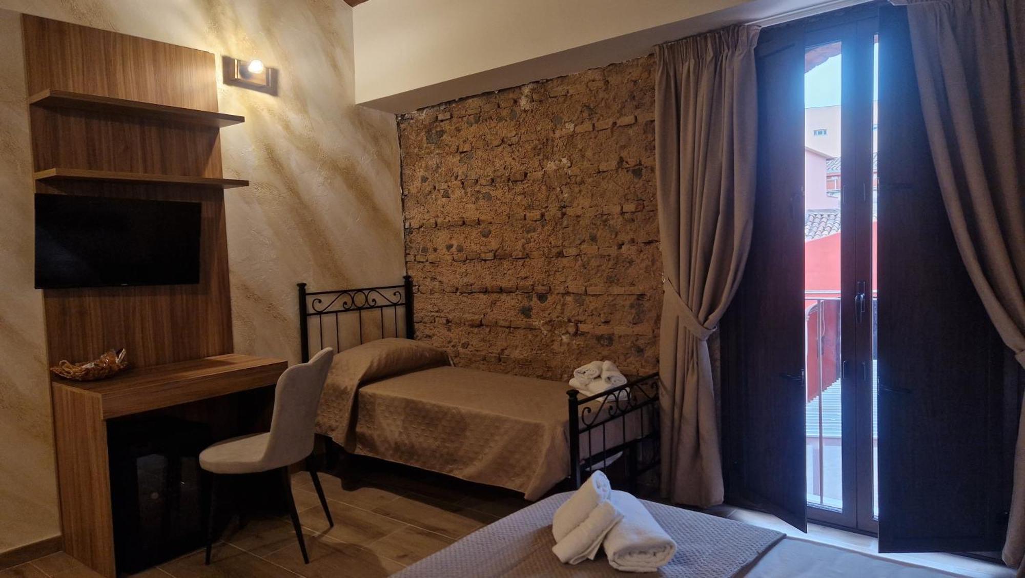 La Ciminiera Rooms Катания Экстерьер фото